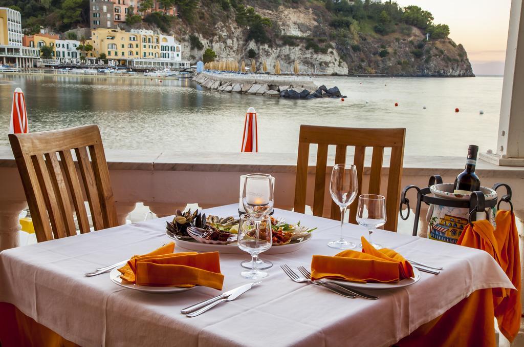 Hotel La Sirenella Lacco Ameno  Екстериор снимка