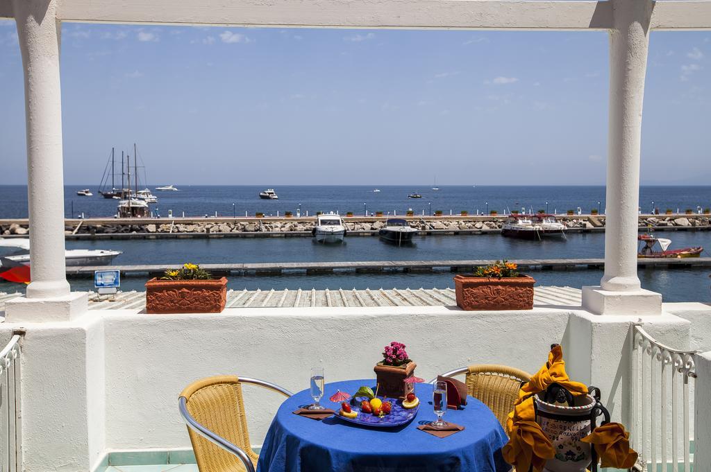Hotel La Sirenella Lacco Ameno  Екстериор снимка