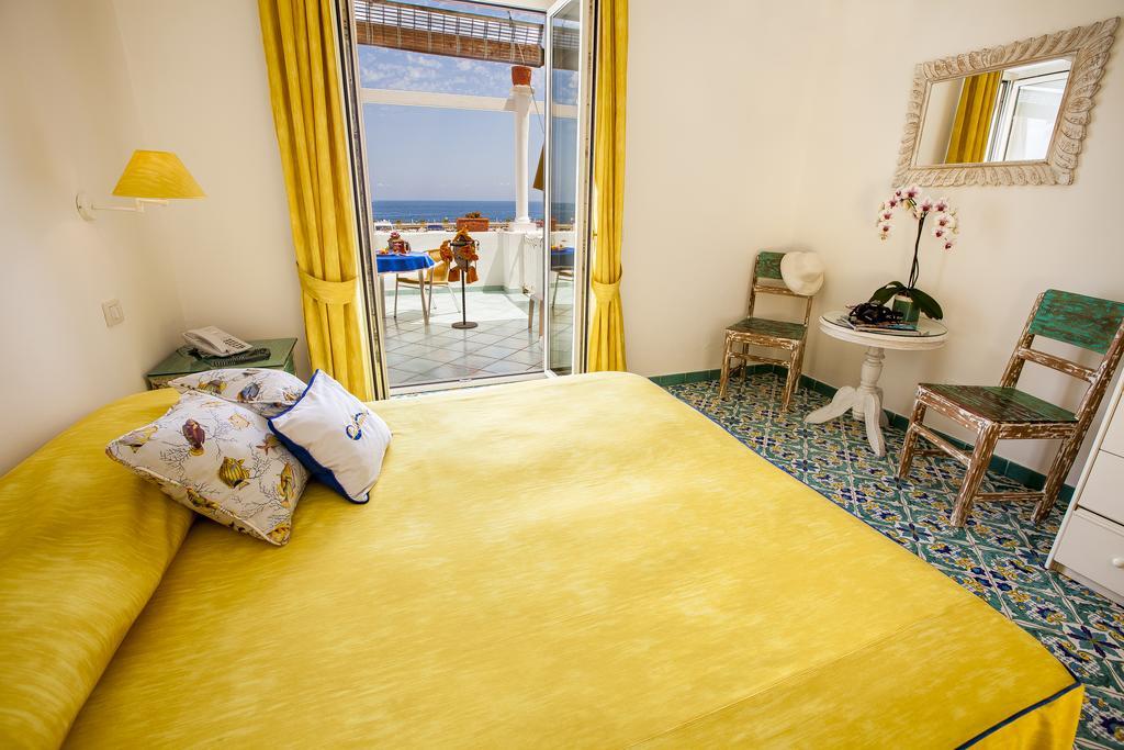 Hotel La Sirenella Lacco Ameno  Екстериор снимка