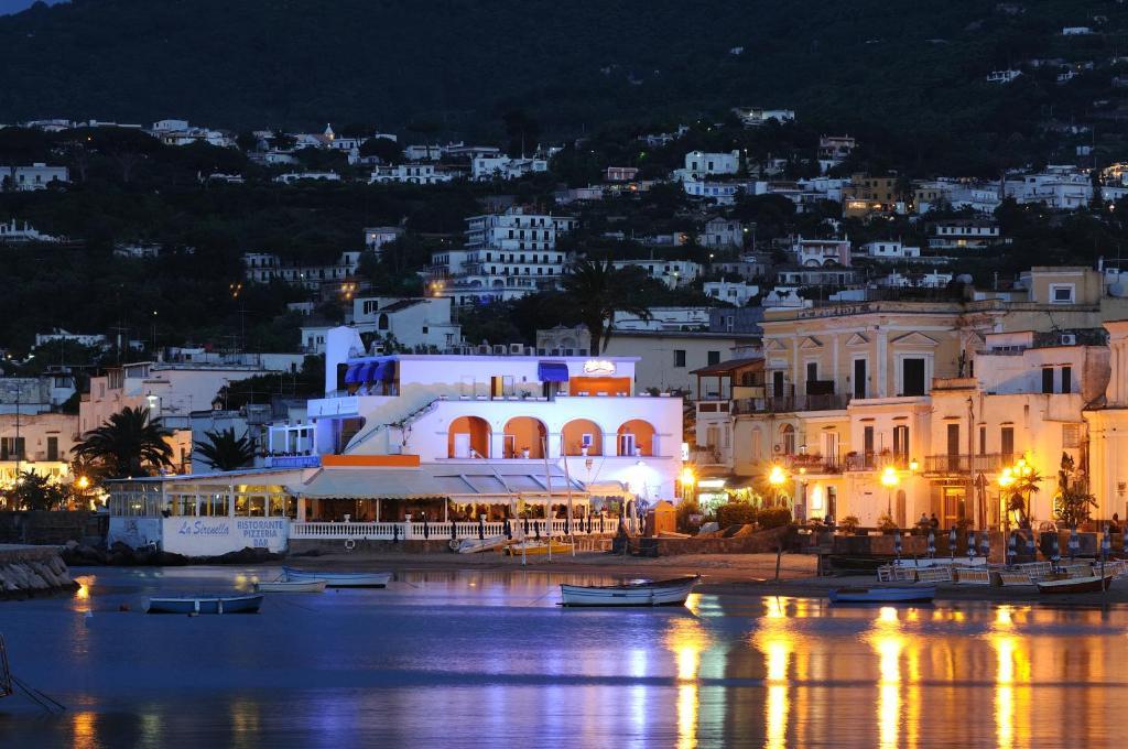 Hotel La Sirenella Lacco Ameno  Екстериор снимка