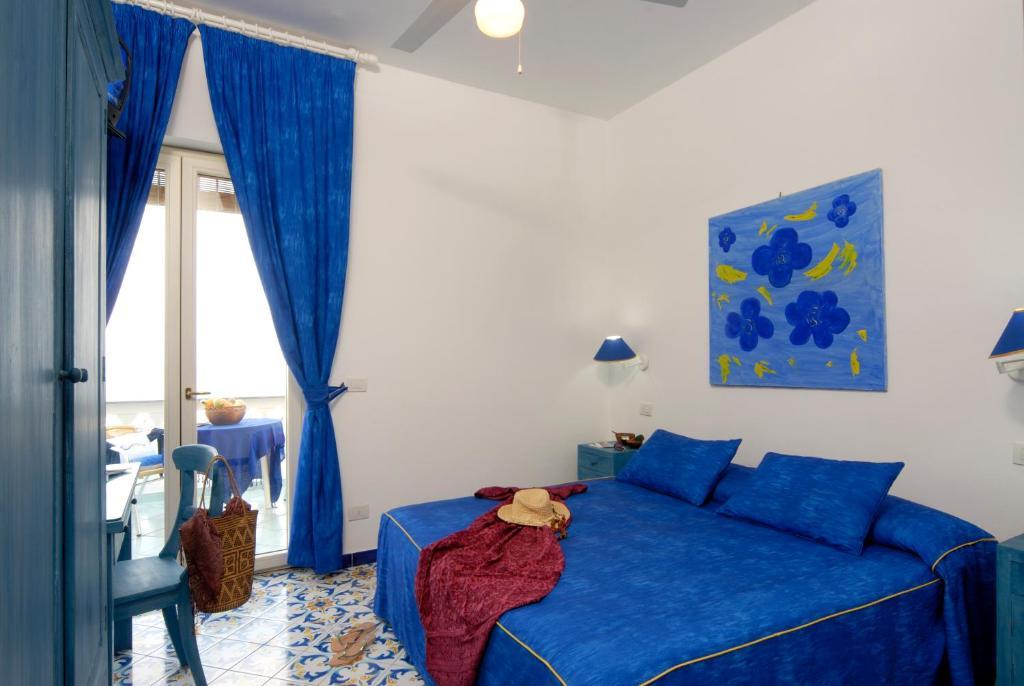 Hotel La Sirenella Lacco Ameno  Екстериор снимка